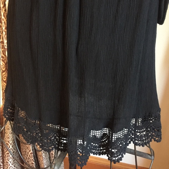 Forever 21 Black cold shoulder - Picture 3 of 6